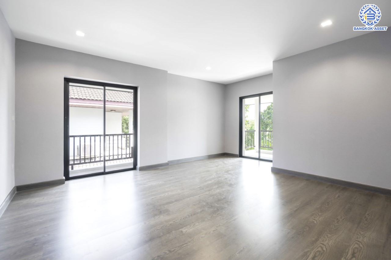 คฤหาสน์มือสองตกแต่งใหม่ โครงการ อักษรา พุทธมณฑลสาย3-บรมราชชนนี ตกแต่งหรูหรา เนื้อที่ 147 ตร.ว. พื้นที่ใช้สอยมากถึง 455 ตร.ม.!! ฟังก์ชันจัดเต็ม 4 ห้องนอนขนาดใหญ่ 5 ห้องน้ำ 1 ห้องแม่บ้าน จอดรถได้ 2 คัน พร้อมพื้นที่สนามหญ้าด้านข้างกว้างถึง 240 ตร.ม. บนทำเลเชื่อมต่อหลายเส้นทาง ใกล้เซ็นทรัลศาลายา, ม.มหิดล ทางคู่ขนานลอยฟ้าบรมราชชนนี และรายล้อมด้วยสิ่งอำนวยความสะดวกครบ!